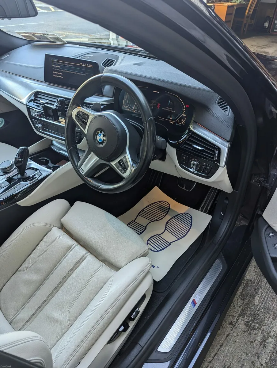 2020 BMW 530e M-Sport - Image 2