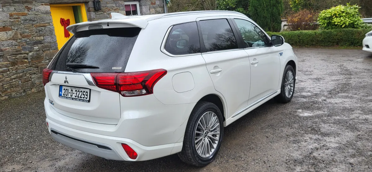 Mitsubishi Outlander 2020 PHEV 4WD - Image 4
