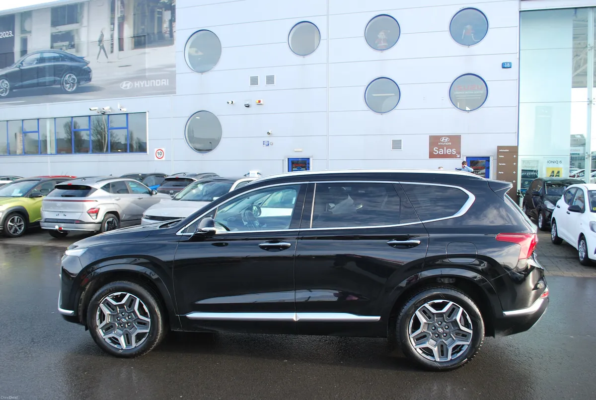 Hyundai Santa Fe 2022 - Image 2
