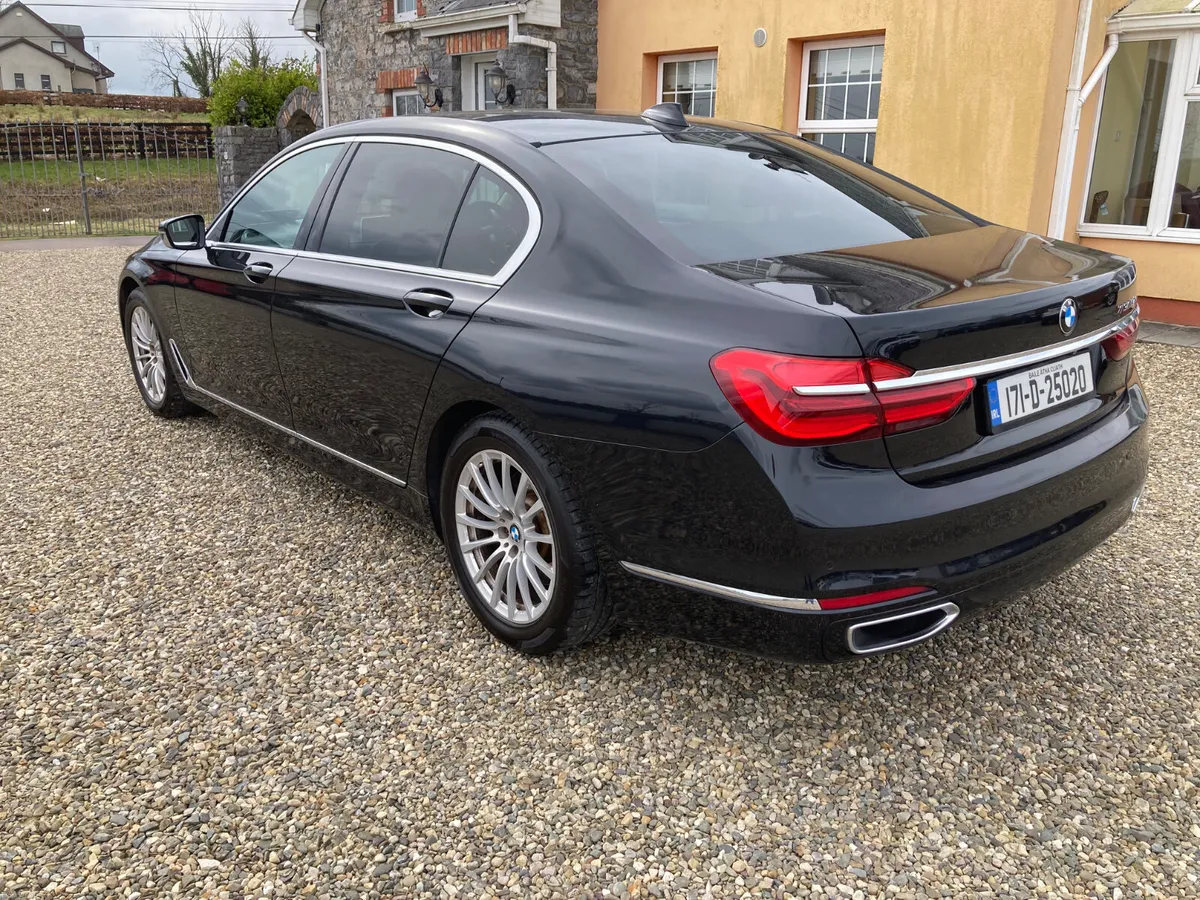 BMW 7-Series 2017  LD Limo - Image 3