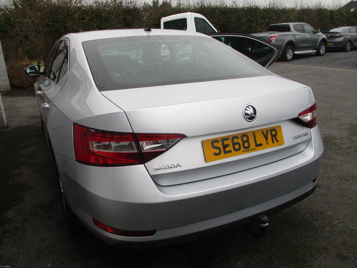 Skoda Superb 2019 - Image 6