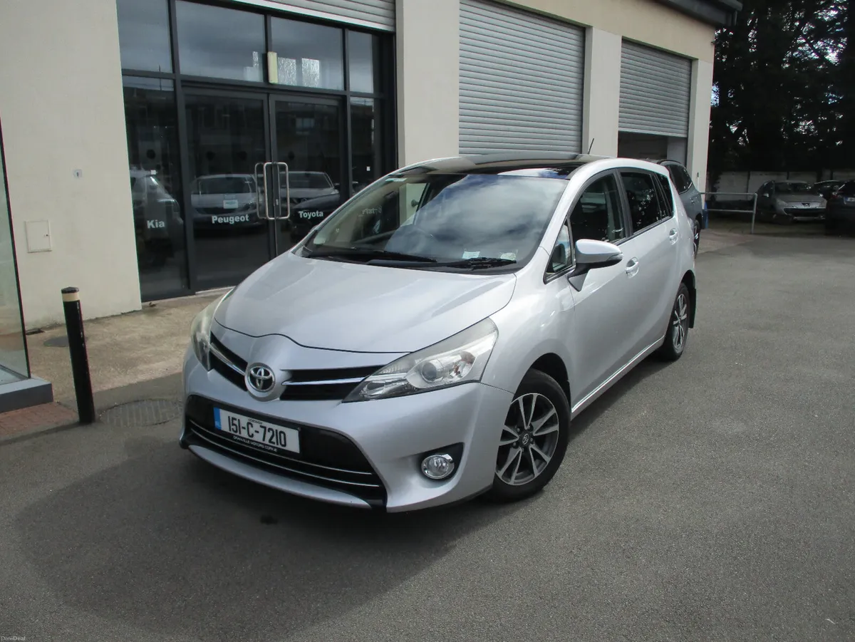 Toyota Verso Luna Skyview 2.0D4D   2015 - Image 1