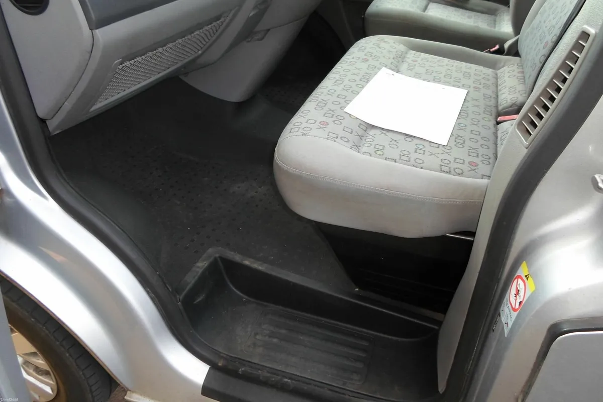 Volkswagen Transporter 2006 - Image 5