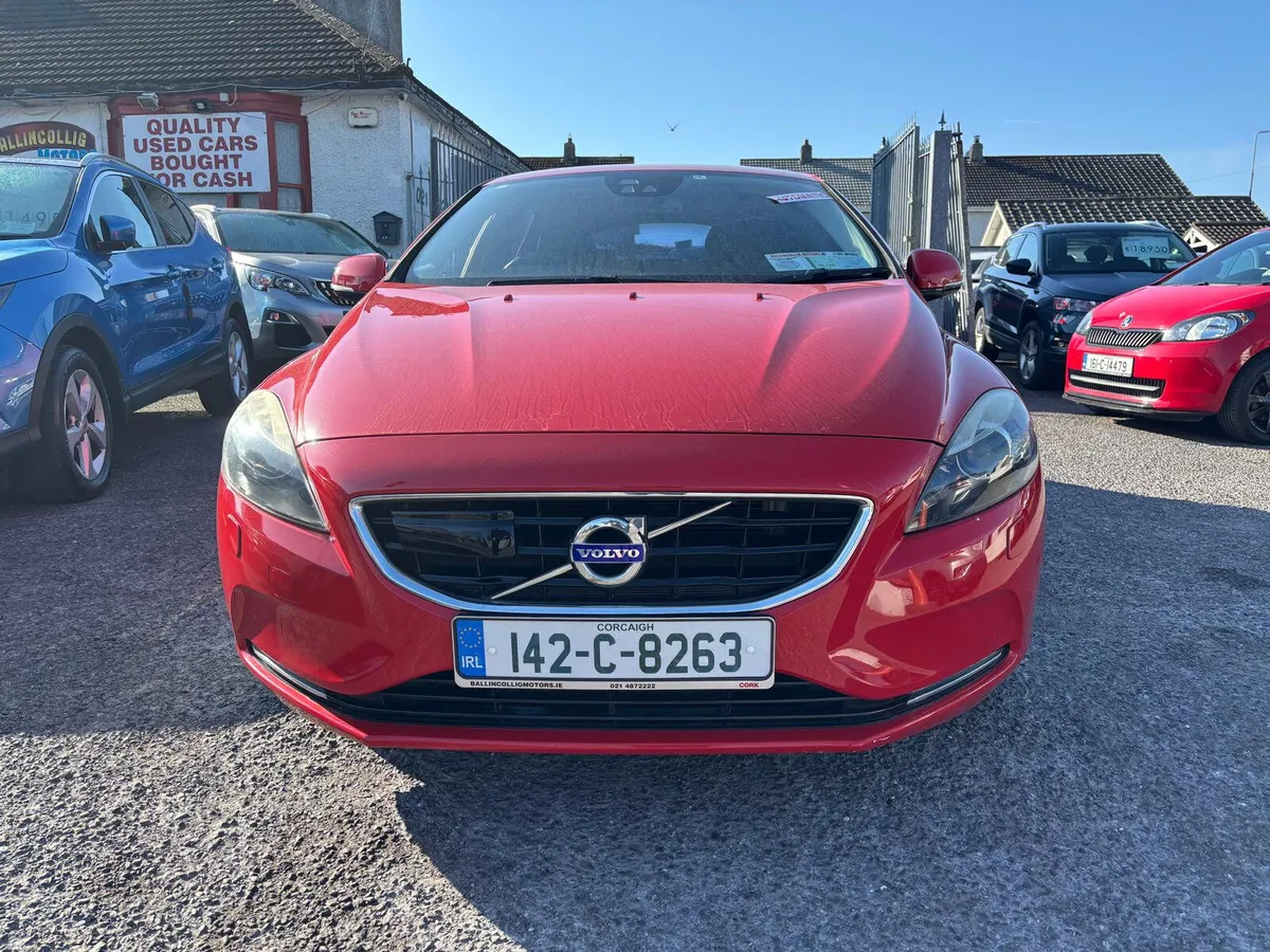 Volvo V40 2014  1.6  PETROL AUTOMATIC  LOW  MILES - Image 2