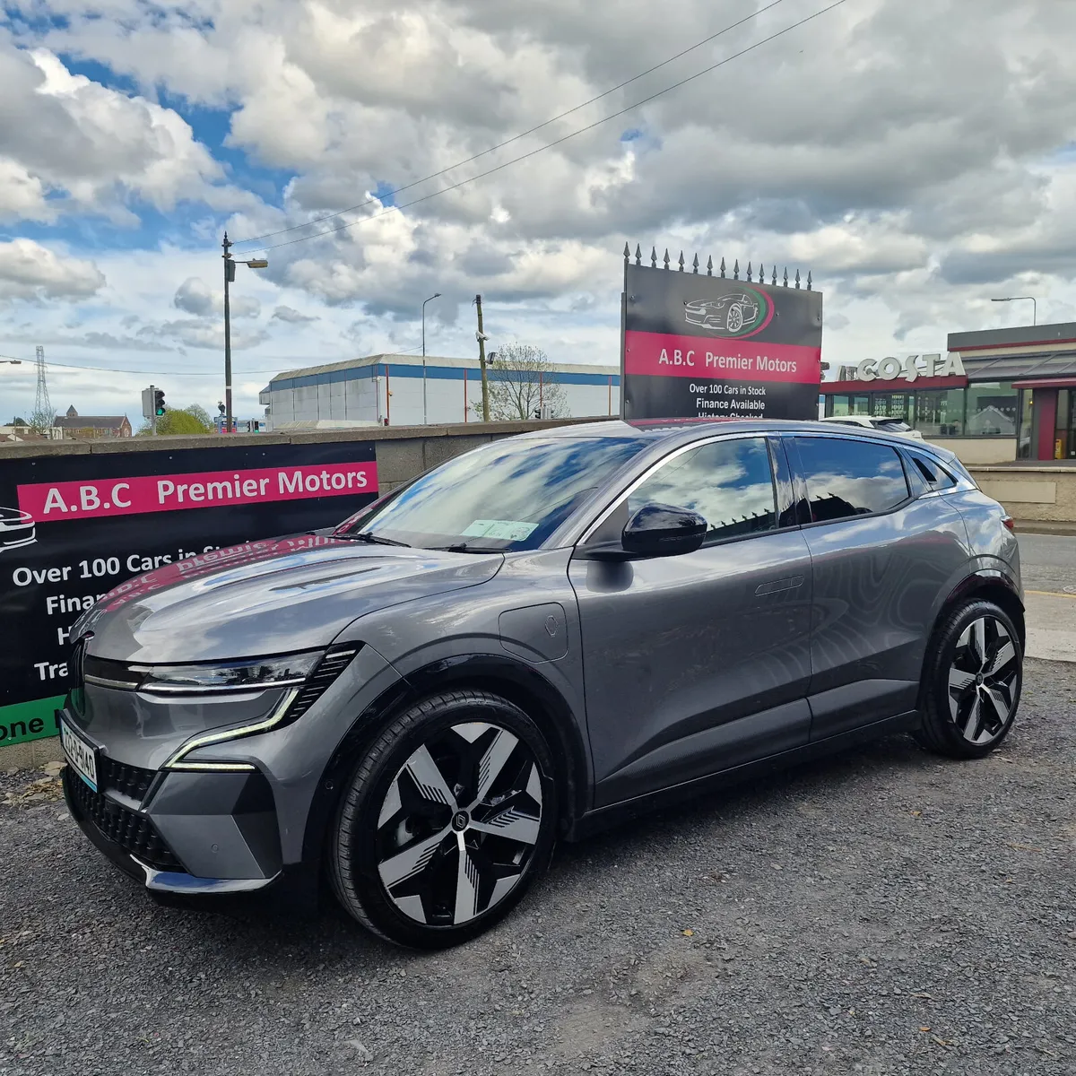Renault Megane E-Tech 2023 - Image 2