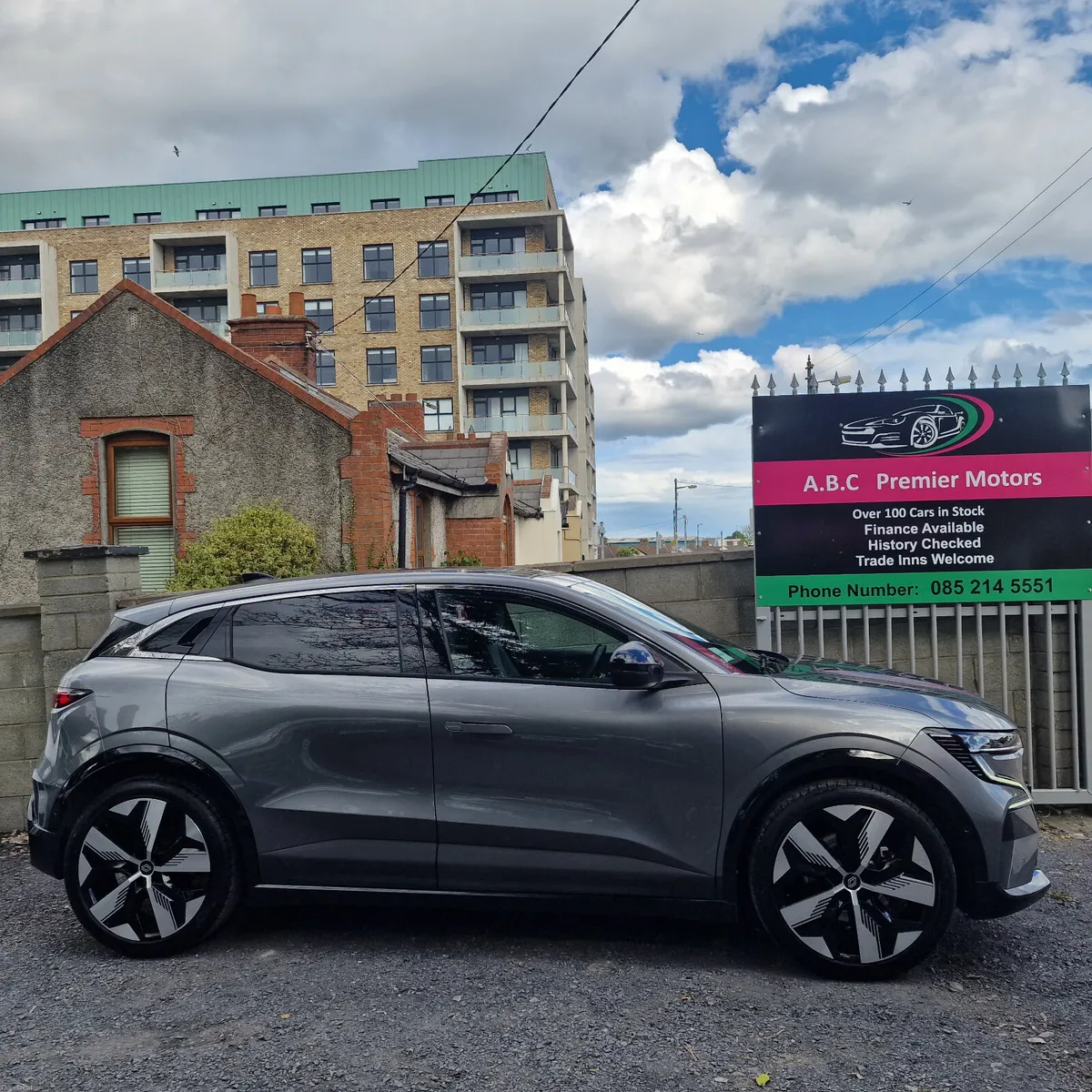 Renault Megane E-Tech 2023 - Image 6