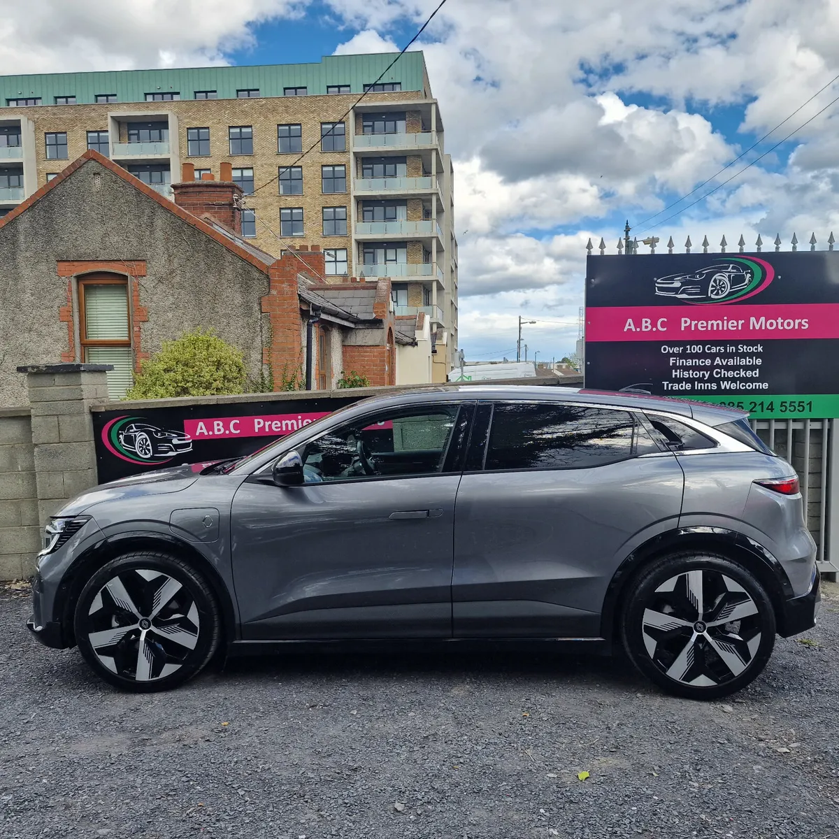 Renault Megane E-Tech 2023 - Image 4