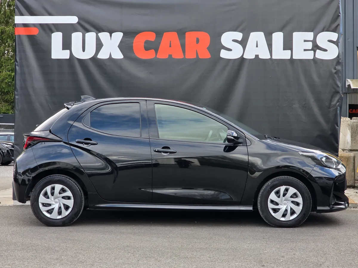 2022 TOYOTA YARIS 1.0 AUTO X // REVERSE CAMERA - Image 2