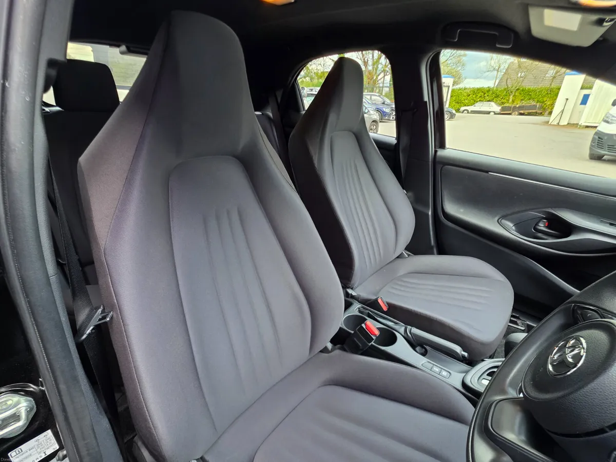 2022 TOYOTA YARIS 1.0 AUTO X // REVERSE CAMERA - Image 4