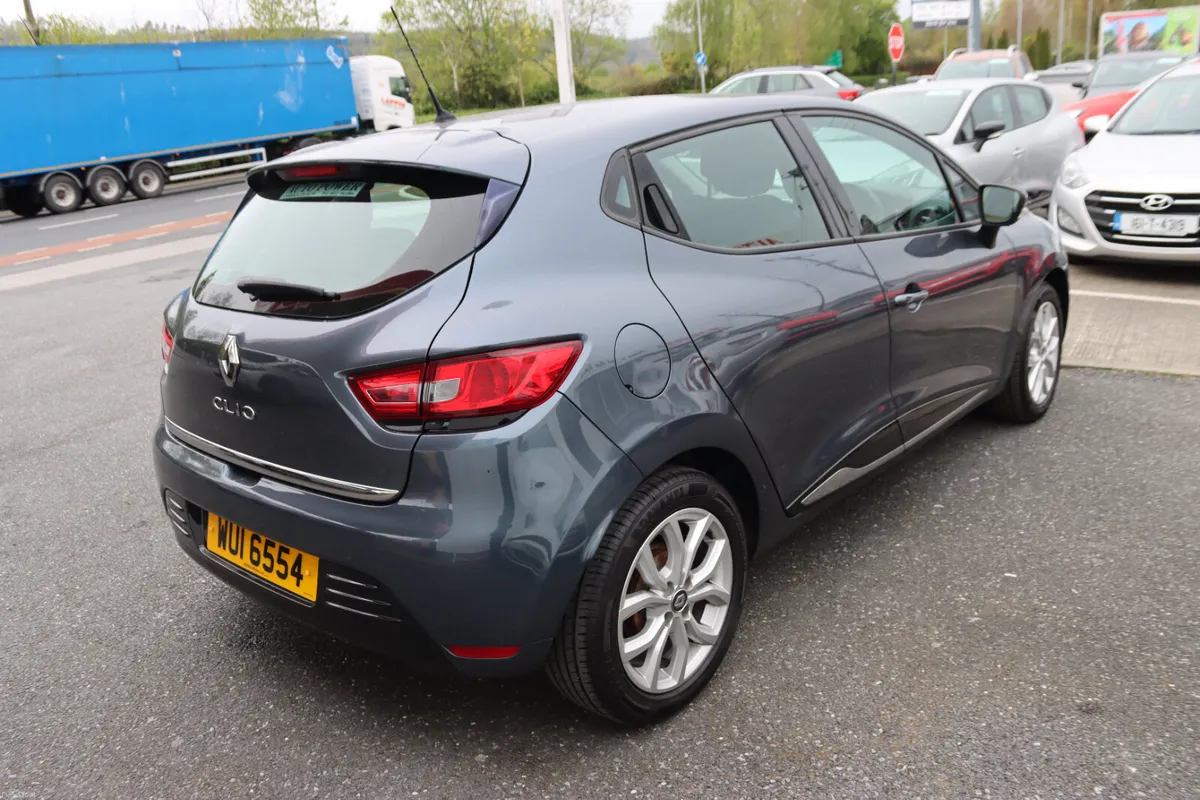 2017 Renault Clio 1.2 Dynamique NAV 5-dr Petrol - Image 2