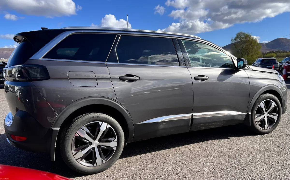Peugeot 5008 2023 - Image 3