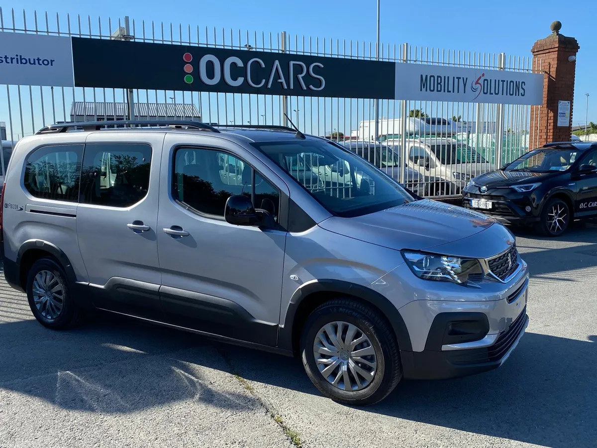 New Peugeot eRifter Horizon wheelchair vehicle - Image 3