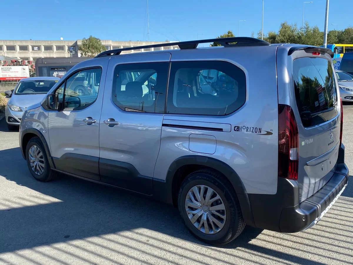 Wheelchair Accessible Taxi Peugeot eRifter Horizon - Image 4