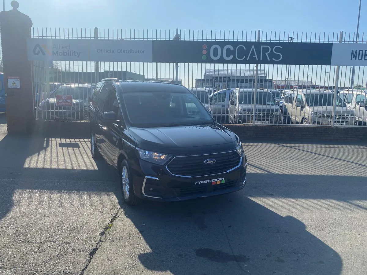 2025 Ford Grand Connect Active 7s + WC - Taxi - Image 1