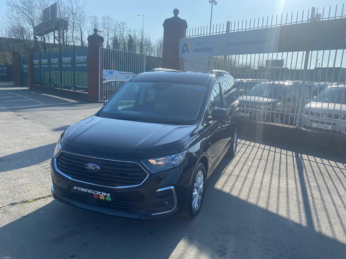 2025 Ford Grand Connect Active 7s + WC - Taxi - Image 4