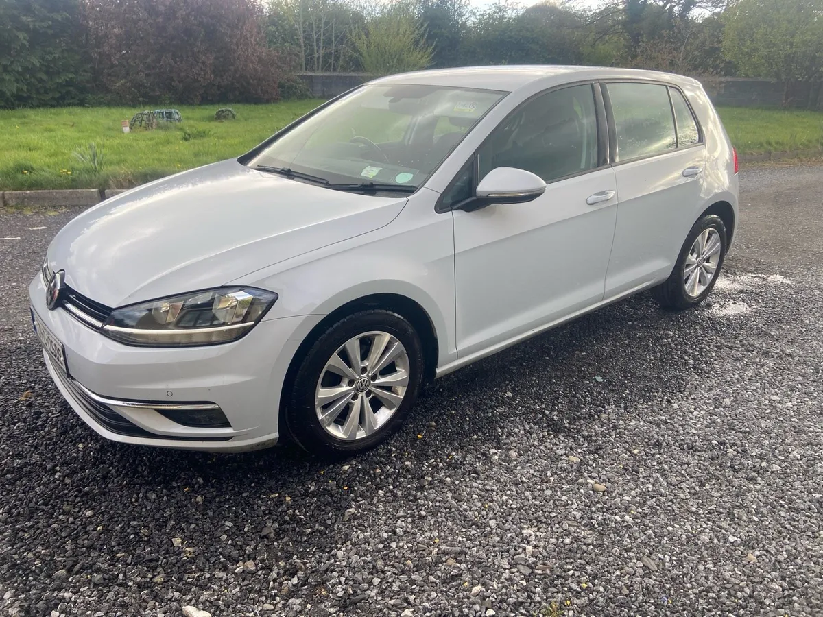 2017 Volkswagen Golf - Image 2