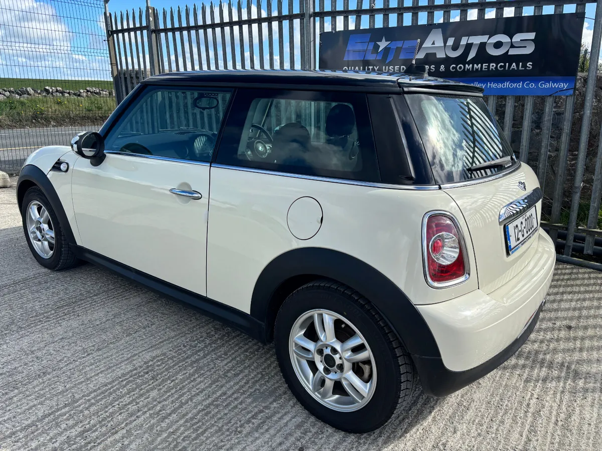 Mini Cooper Automatic  2012 - Image 2
