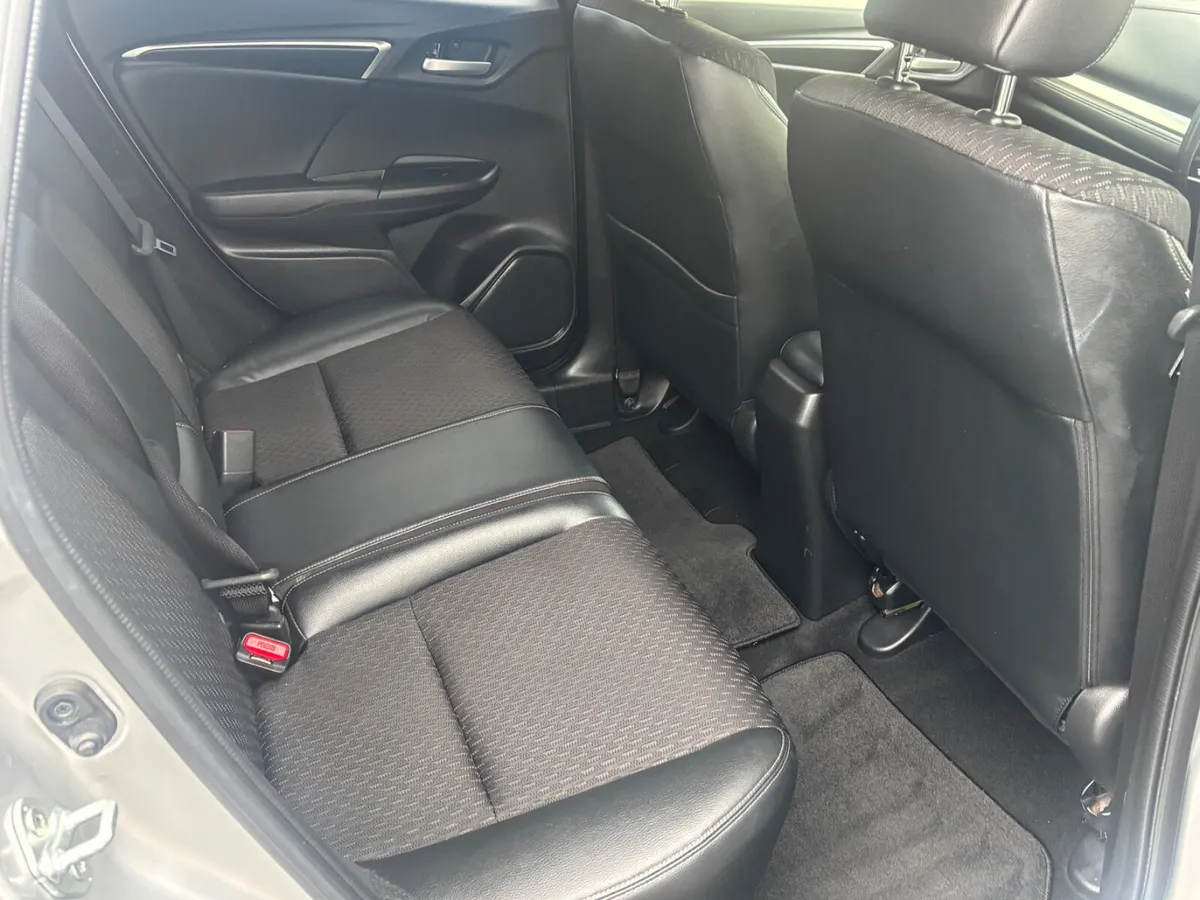 2016 HONDA FIT 1.5 HYBRID AUTO - Image 3