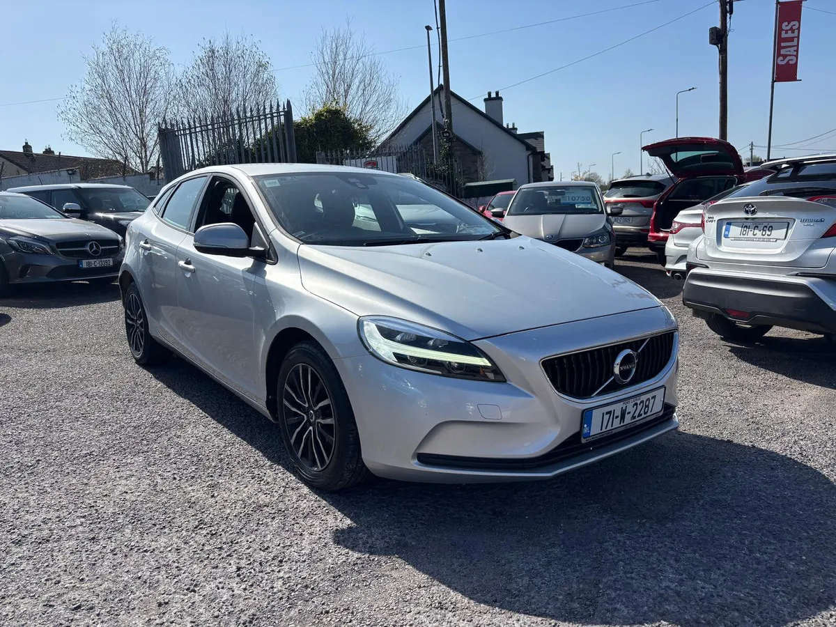 Volvo V40   2017  DIESEL  FINANCE  ARRANGED - Image 1