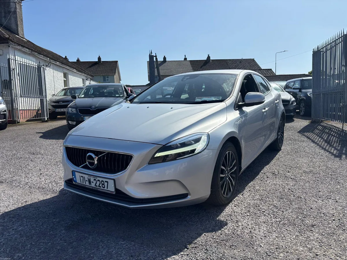 Volvo V40   2017  DIESEL  FINANCE  ARRANGED - Image 2
