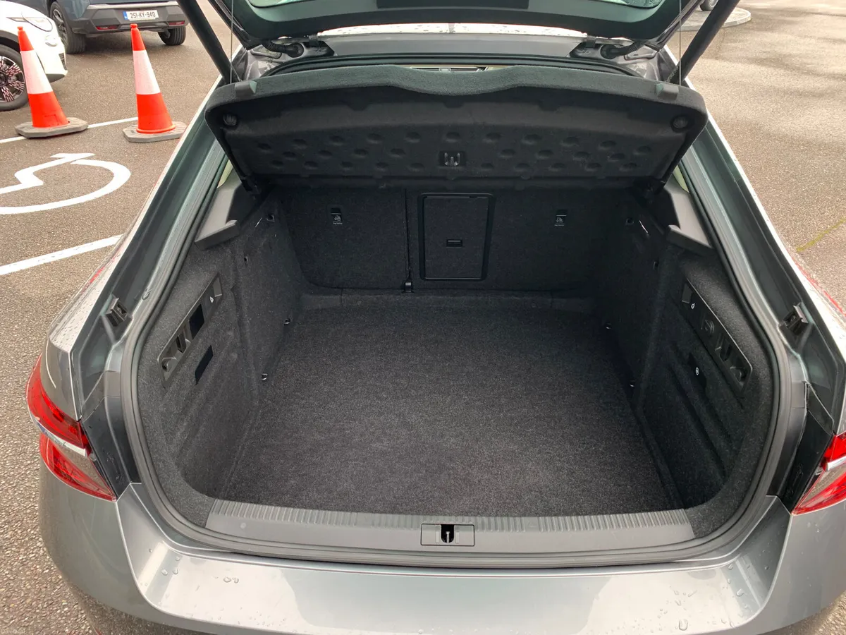Skoda Superb 2023 - Image 5