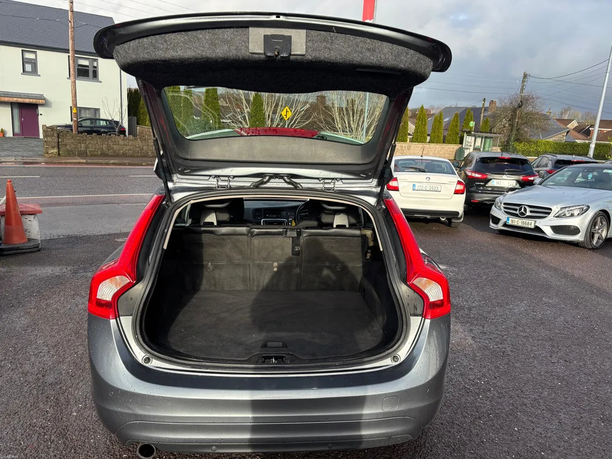Volvo V60 2016  2.0  DIESEL  ESTATE - Image 3
