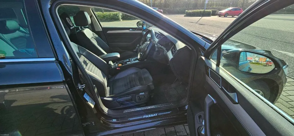 Passat B8 Automatic Highline Digital Cockpit - Image 4
