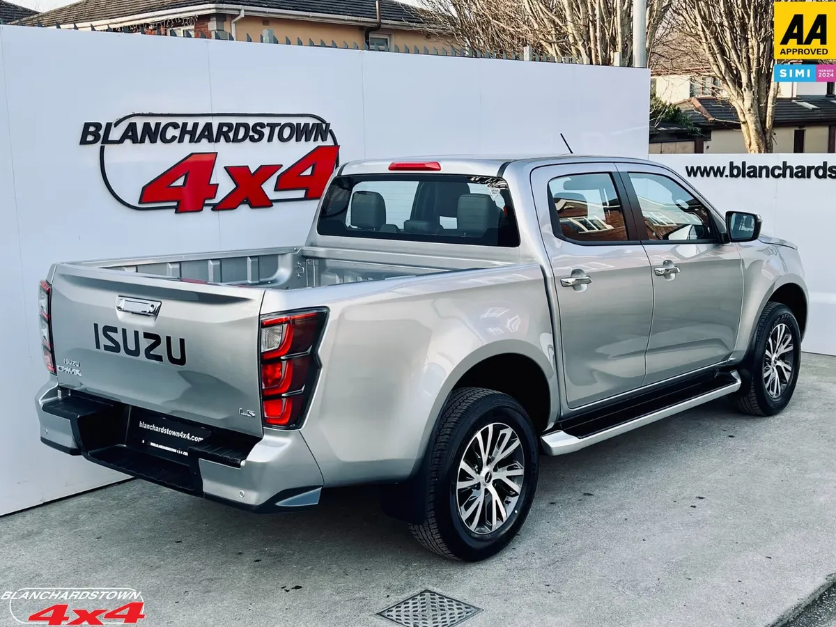 261 ISUZU DMAX IRIDIUM SILVER AUTO VATQ HOT DEAL - Image 2