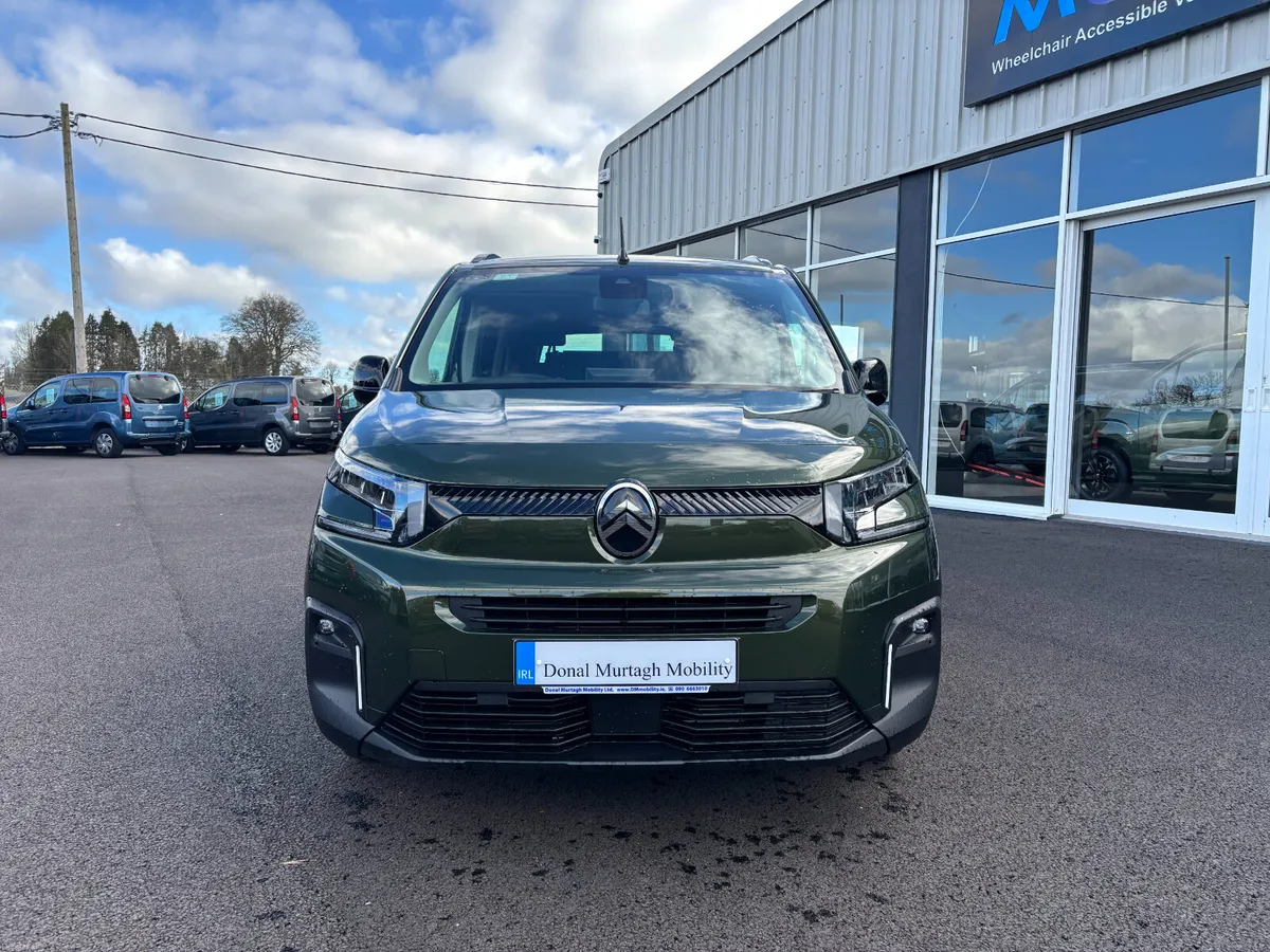 **Taxi Spec WAV 261 Citroen Berlingo Auto** - Image 2