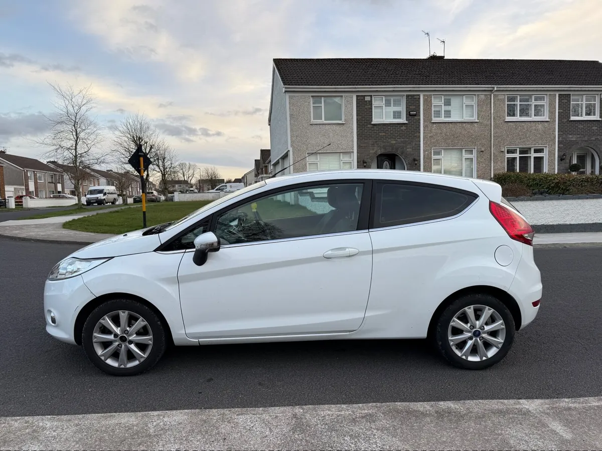 Ford Fiesta 2011 Zetec 1.25 - Image 4
