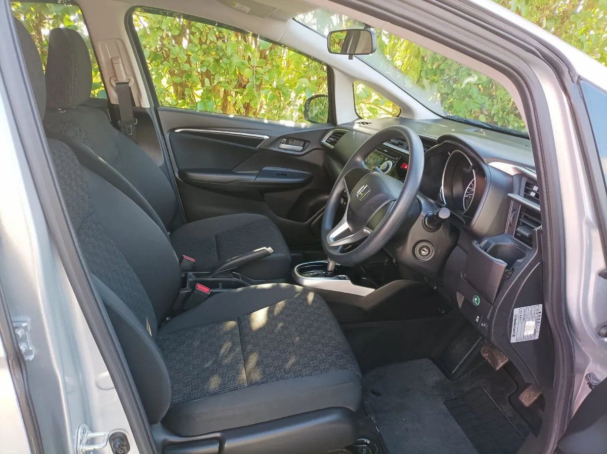 LOW MILEAGE 2016 HONDA JAZZ 1.3 AUTO NOT HYBRID - Image 3