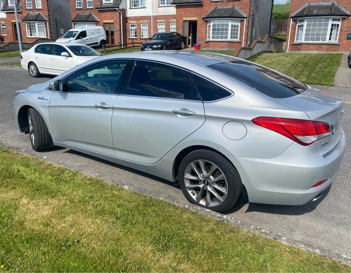 Hyundai I-40 - Image 2