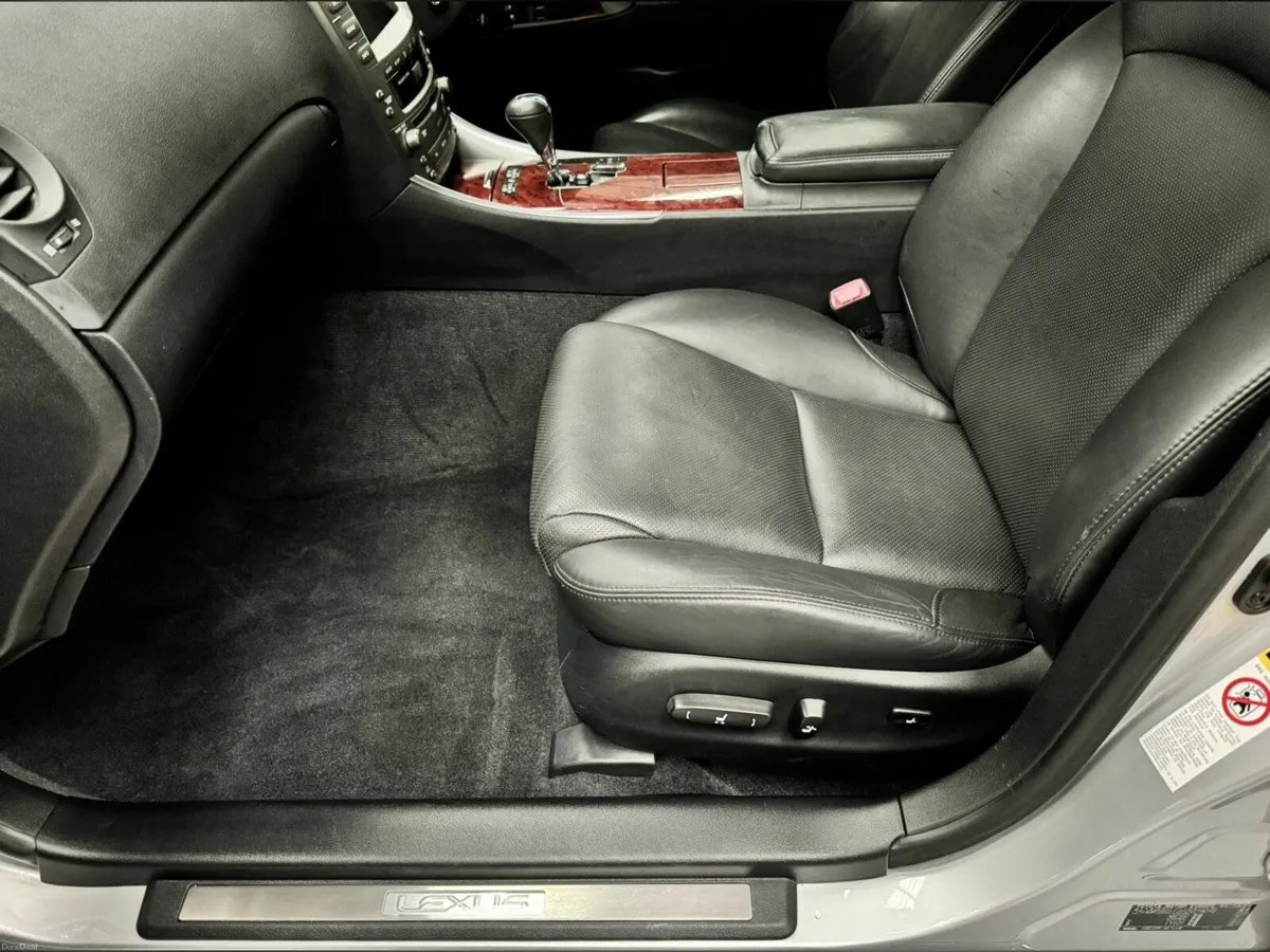 Lexus IS250 - Image 4