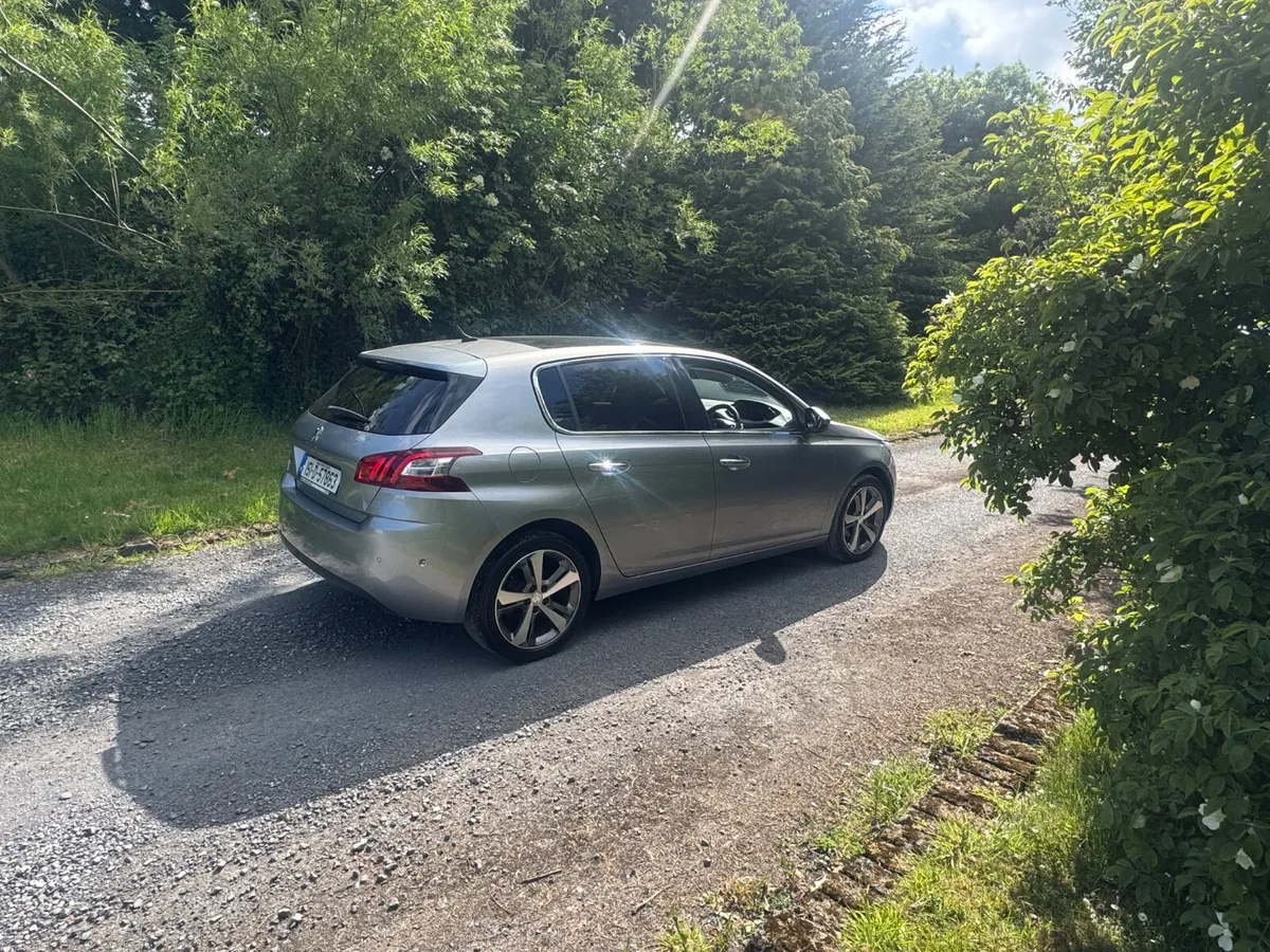 15 Peugeot 308 1.2 AUTOMATIC - Image 2