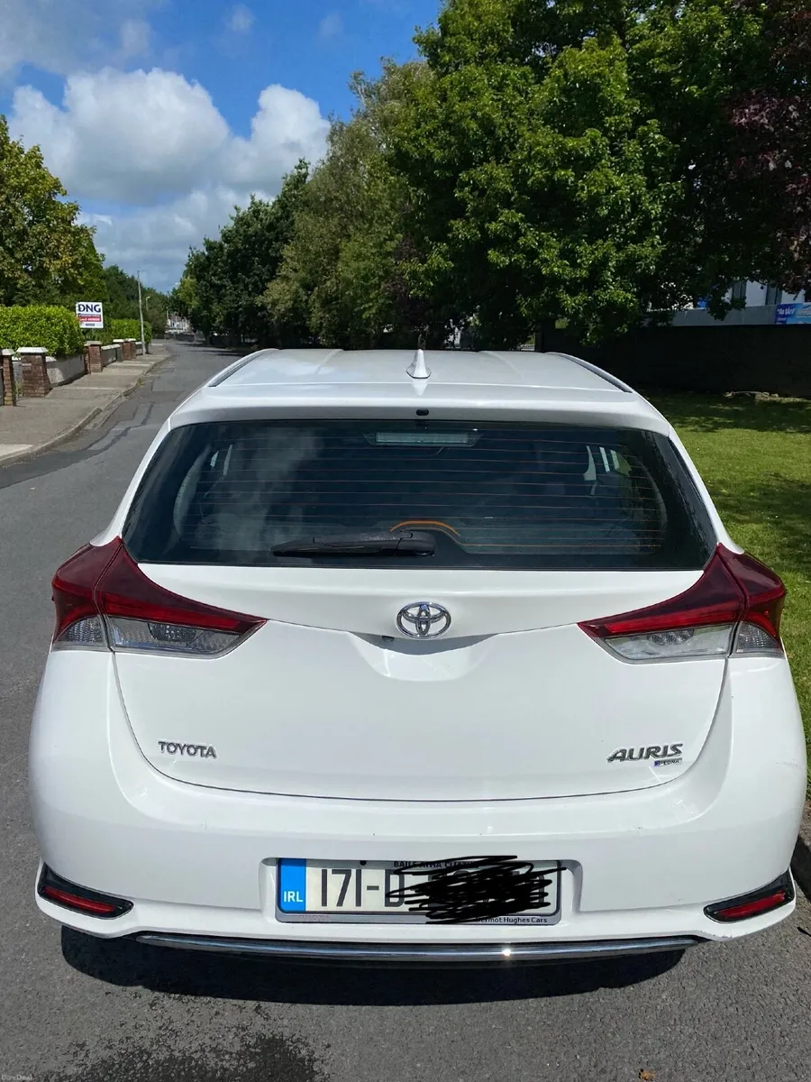 Toyota Auris 2017 - Image 2