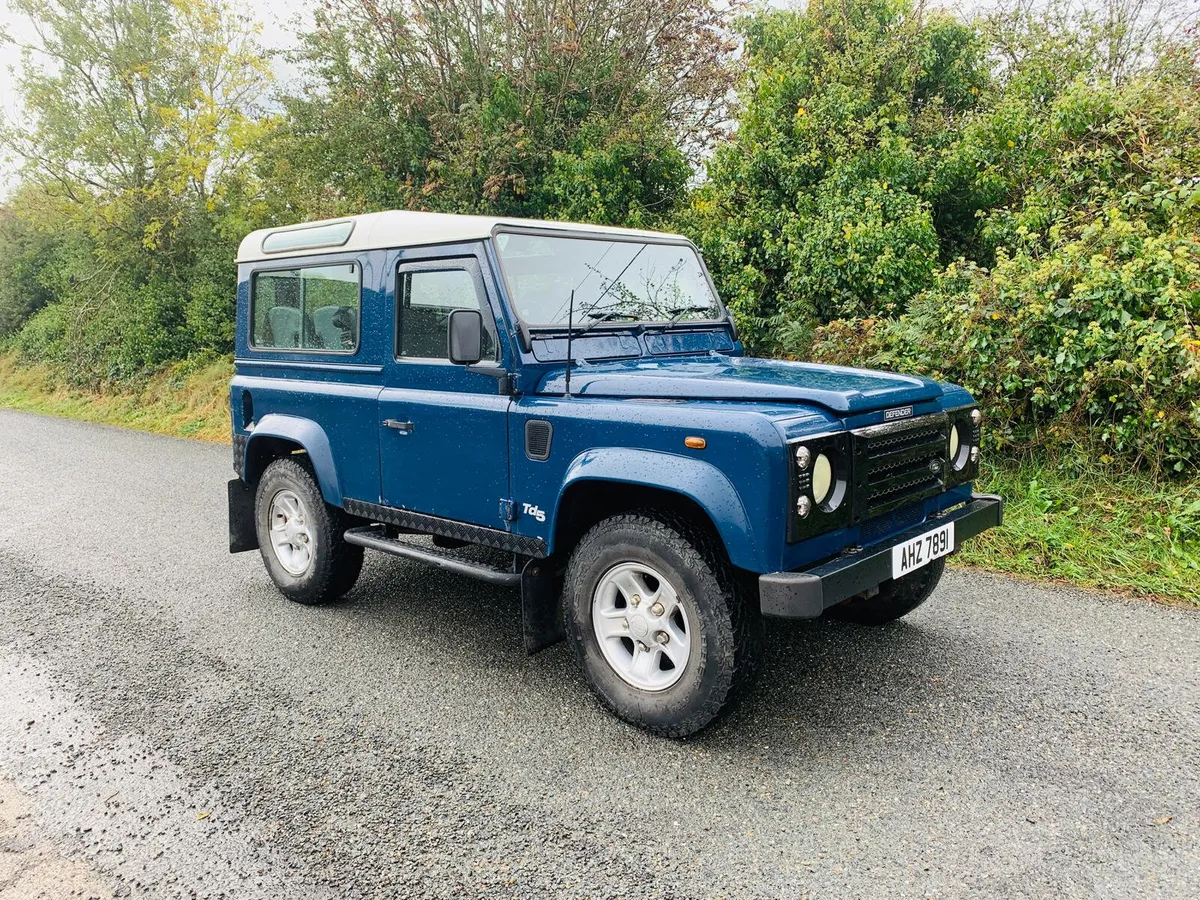 2000 Land Rover Defender 90 - Image 1