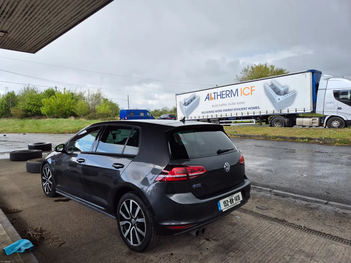 Volkswagen Golf 2015 GTE PLUG IN HYBRID AUTOMATIC - Image 3