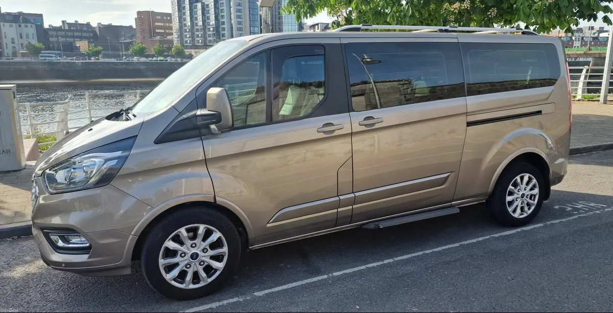 Ford Tourneo Custom 2022 - Image 2