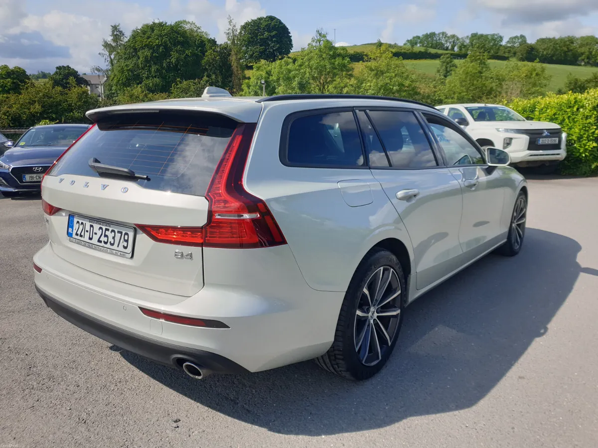 Volvo V60 2022 diesel 197 bhp Momentum - Image 2