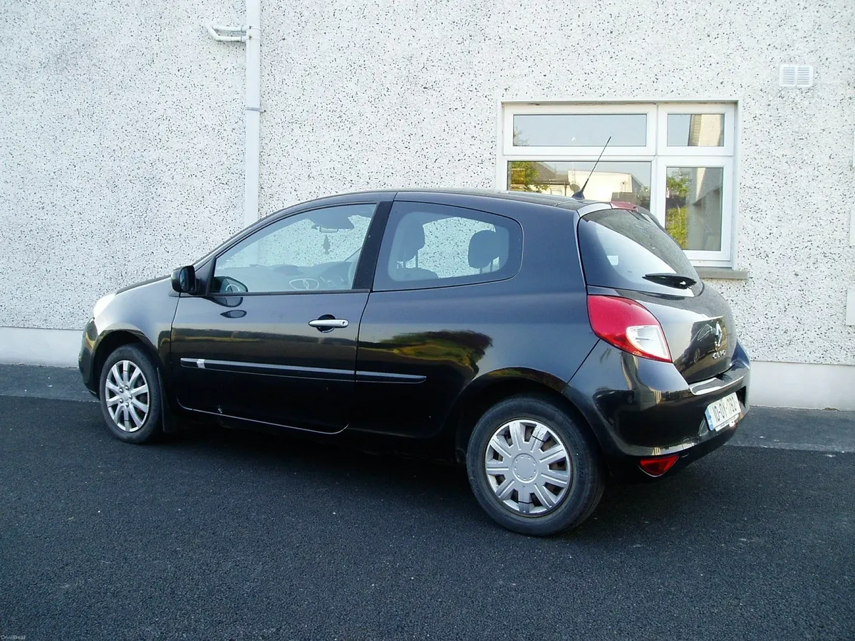 2010 Clio 1.1 petrol, NCT to August 2026, taxed - Image 3