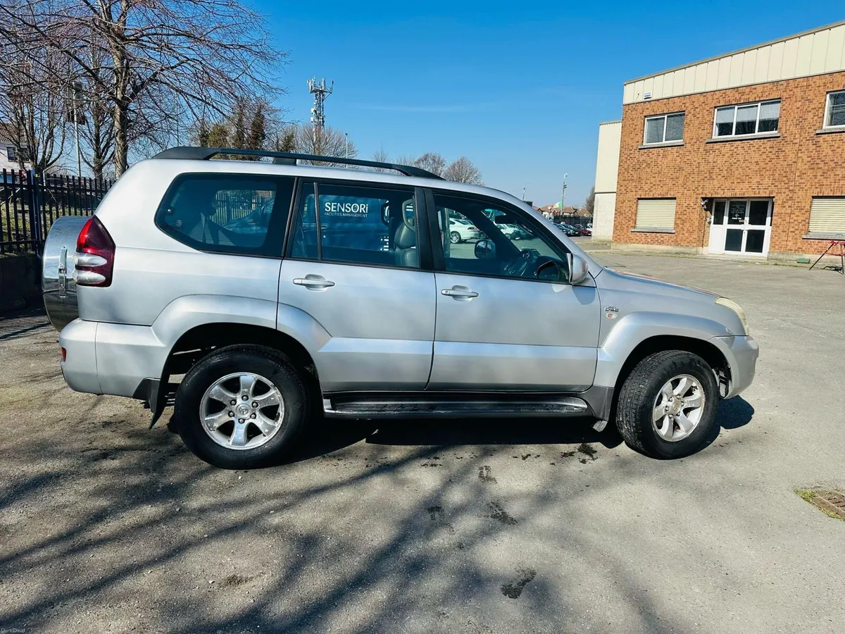 Toyota Land Cruiser 2005 AUTOMATIC 8 SEATER 13,500 - Image 2