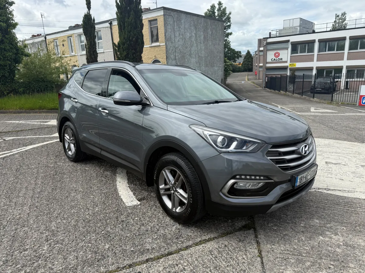 Hyundai Santa Fe 2018 4x4 7 Seater - Image 4