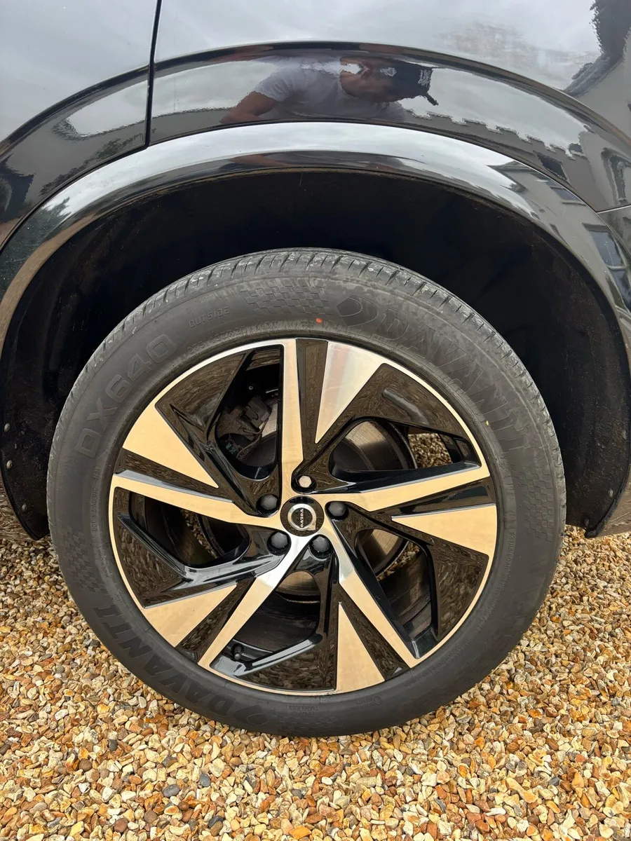 Volvo XC90 T8 R Design Ultimate Dark Edition AWD - Image 3