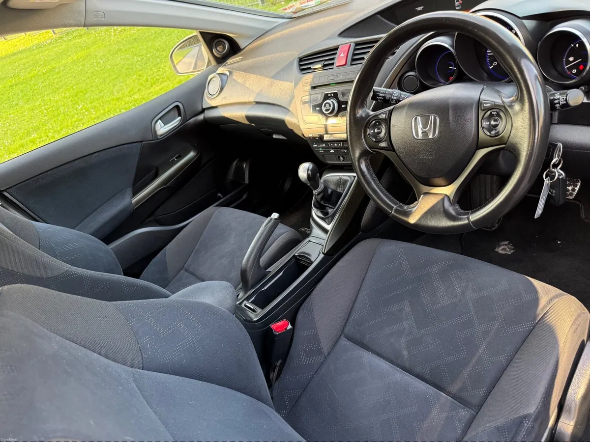 Honda Civic 2013 1 owner Main Dealer Service Histo - Image 6