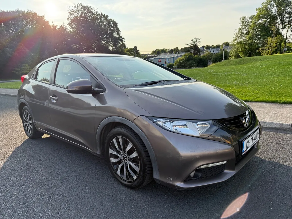 Honda Civic 2013 1 owner Main Dealer Service Histo - Image 2