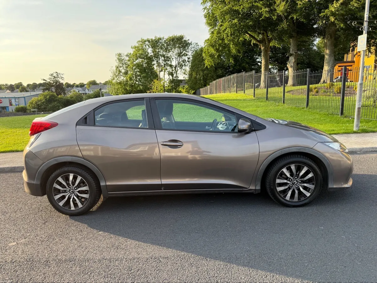 Honda Civic 2013 1 owner Main Dealer Service Histo - Image 4