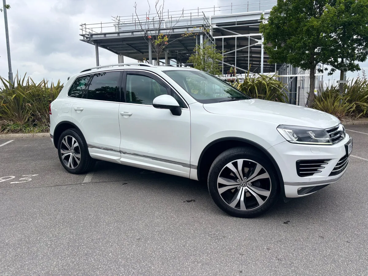 171 Volkswagen Touareg 3.0 TDi R Design ~ 4Motion - Image 4