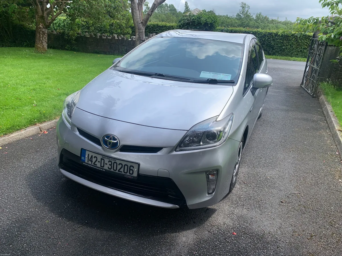 Toyota Prius 2014 HYBRID - Image 3
