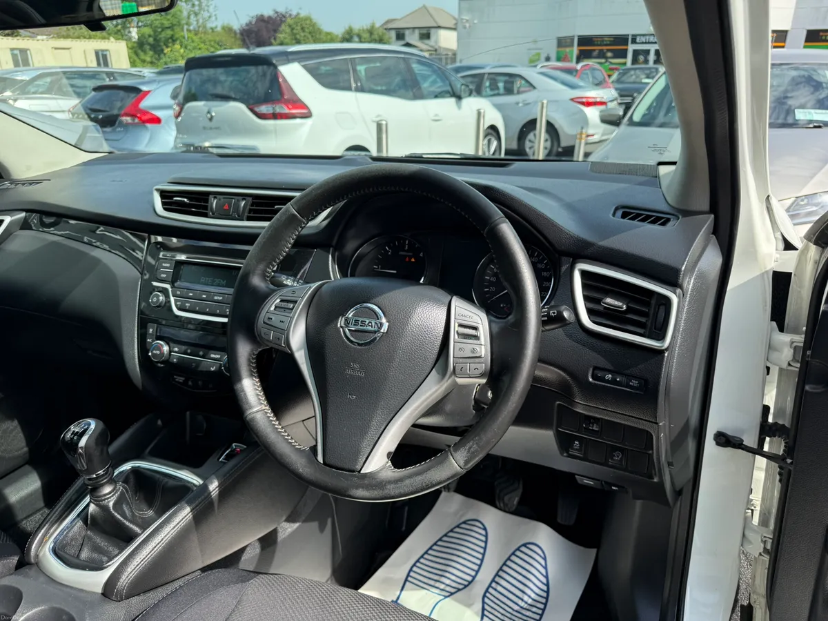 2016 Nissan Qashqai 1.5 Diesel SV - Image 3