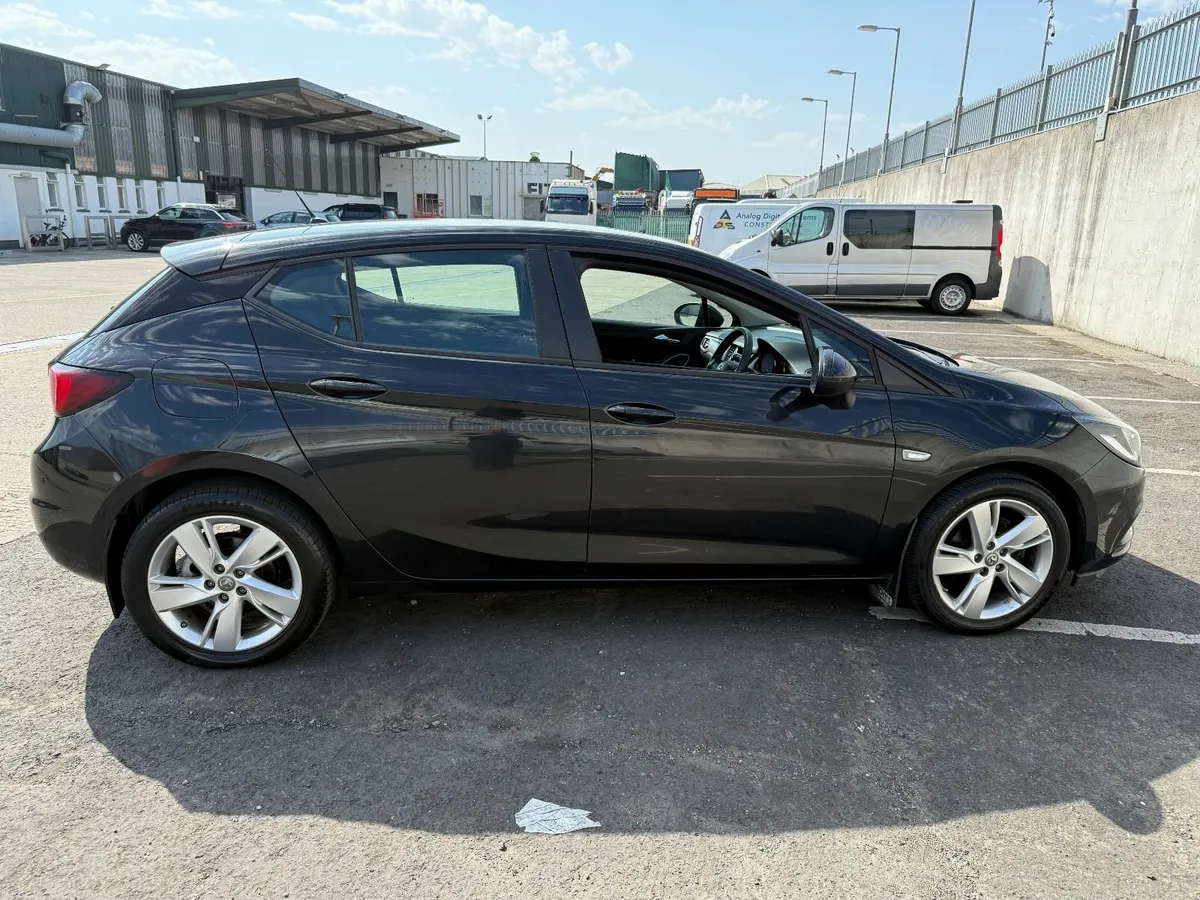 Opel Astra 2017 1.4petrol NCT06/26 - Image 2